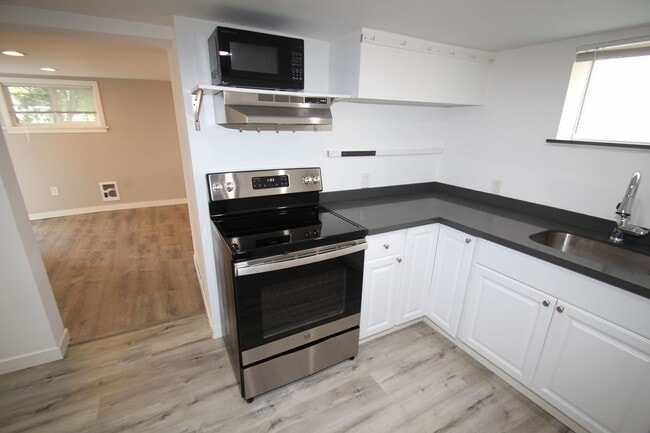 Building Photo - Inghean 7326 Triplex - Ballard