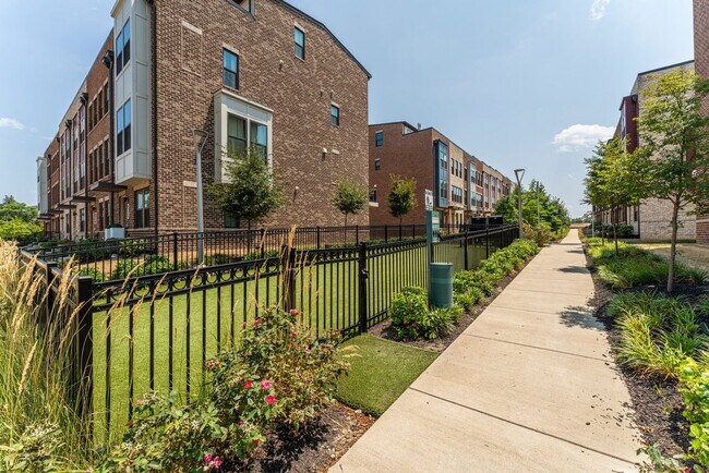 Building Photo - Welcome to your dream townhome - Spacious ...