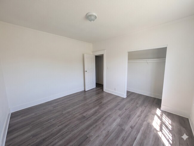 Building Photo - 5263 S Figueroa St