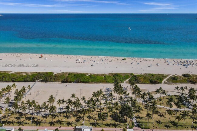 Building Photo - 713 Collins Ave