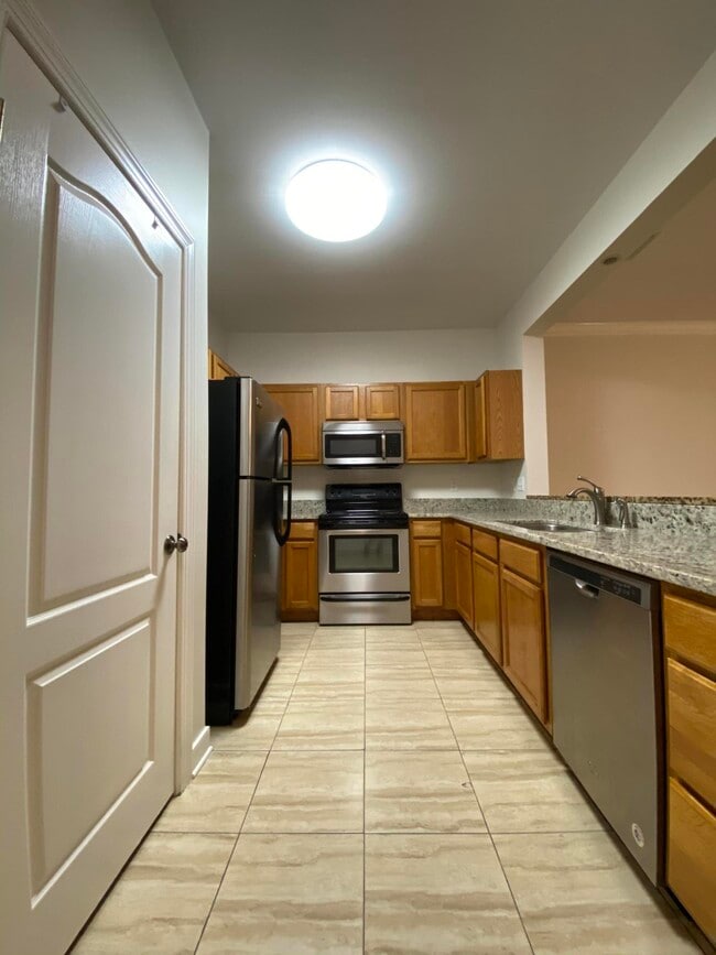 Building Photo - 417 Twin Lakes Ln