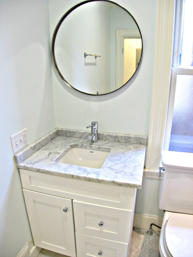 Building Photo - 14 Armstrong St