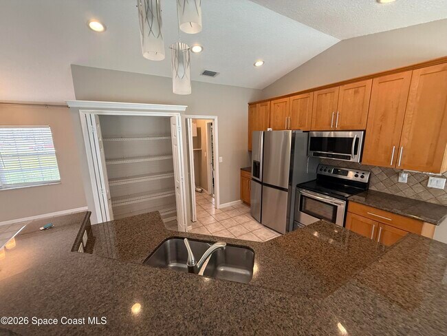 Building Photo - 563 Summers Creek Dr