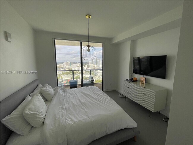 Building Photo - 1600 NE 1st Ave