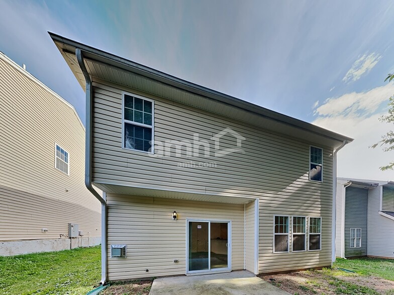 Building Photo - 2706 Erinridge Rd