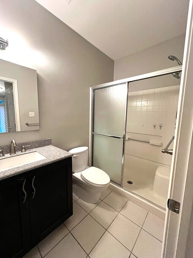 Building Photo - 305 Dresher Woods Dr