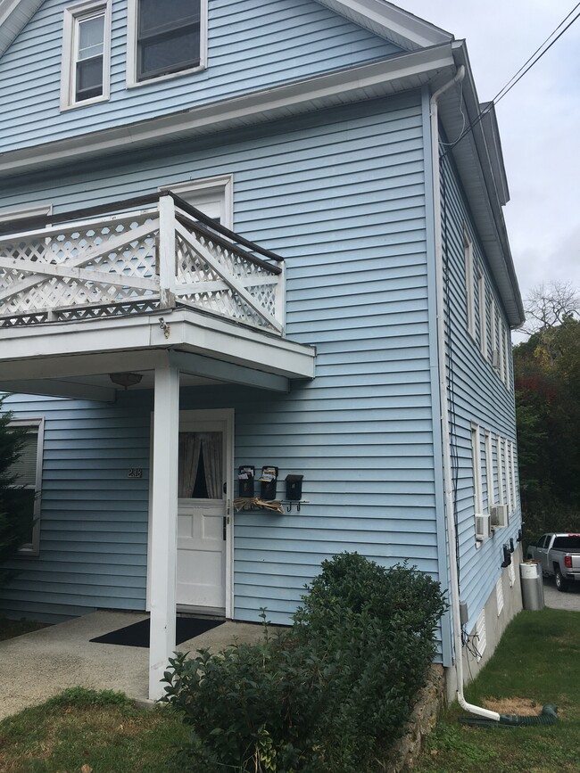 Building Photo - 238 Poquonnock Rd