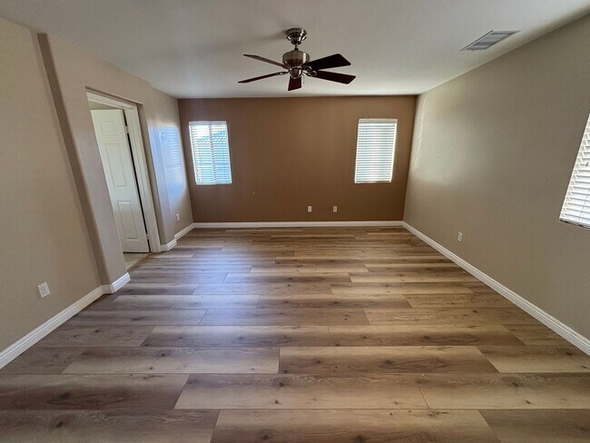 Building Photo - 3-Bedroom Townhome with Community Pool & S...
