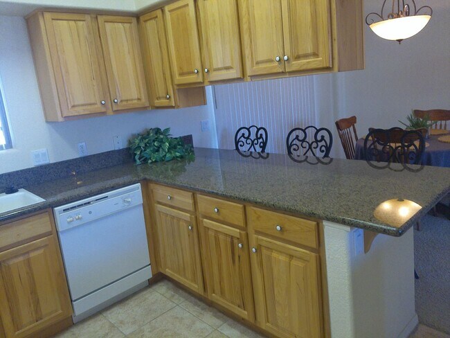 Building Photo - Winter Rental Available October-April 2026