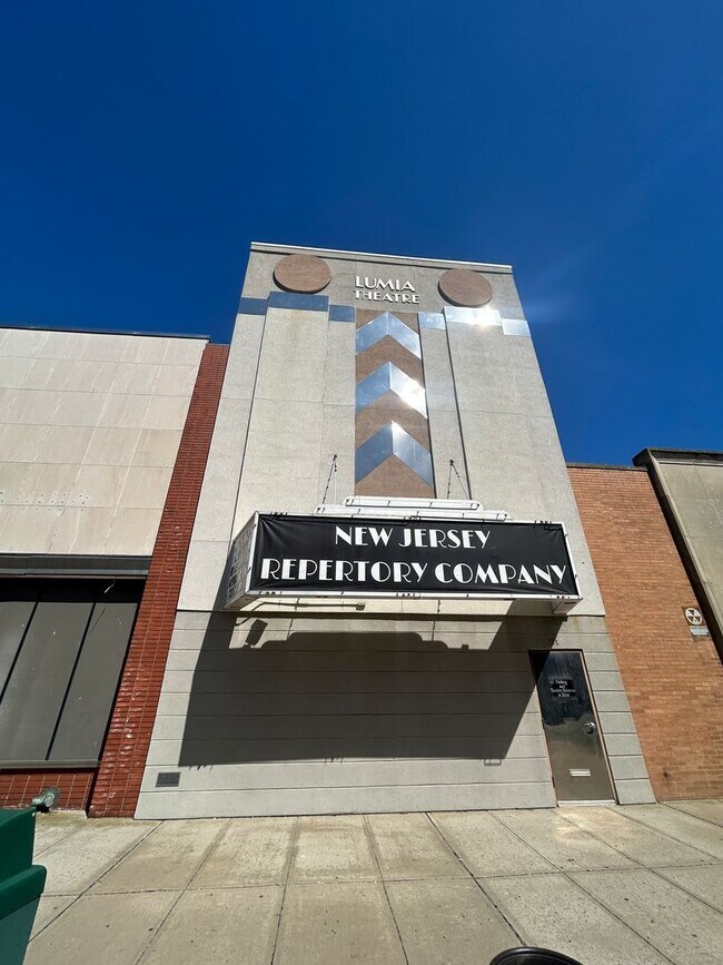 Building Photo - 95 7th Ave