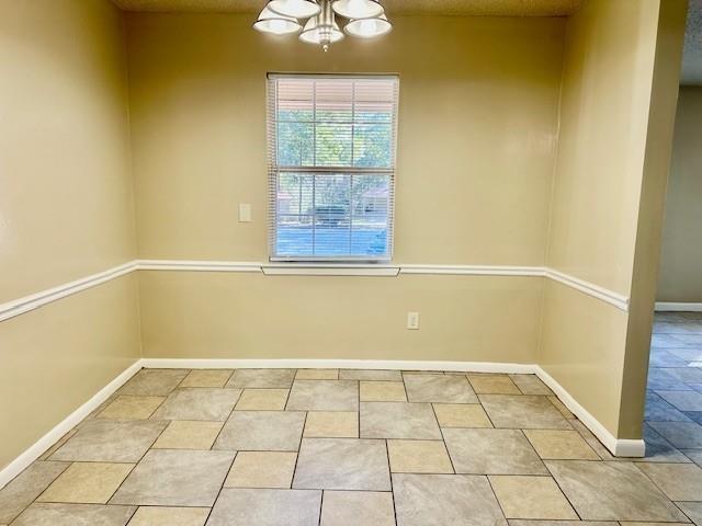 Building Photo - 6860 Williamsburg Ct