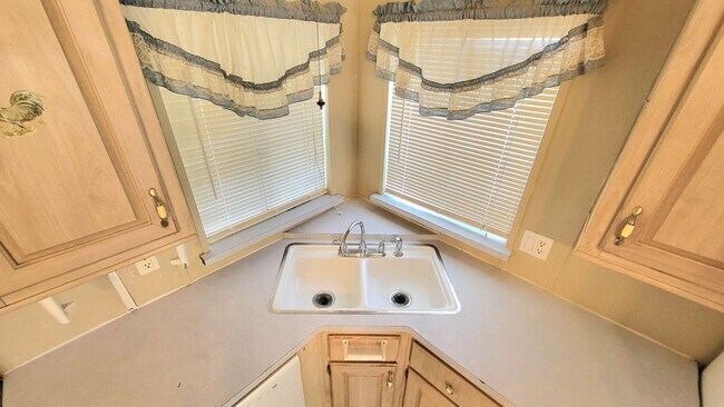 Building Photo - 521 Alaska Way