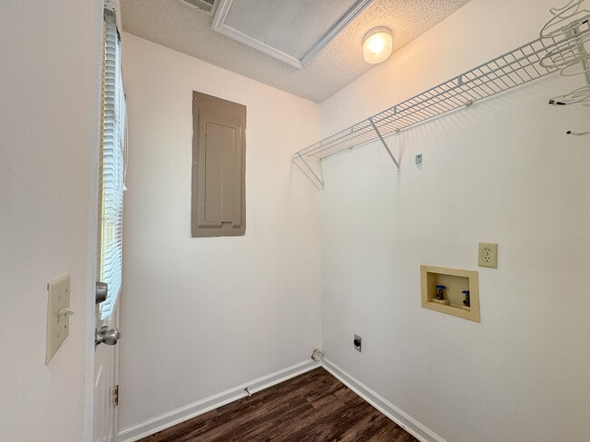 Building Photo - 7 Clayton Ln