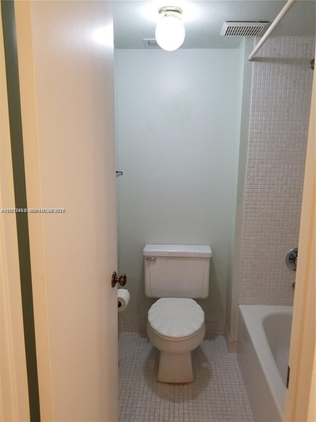 Building Photo - 369 Lakeview Dr