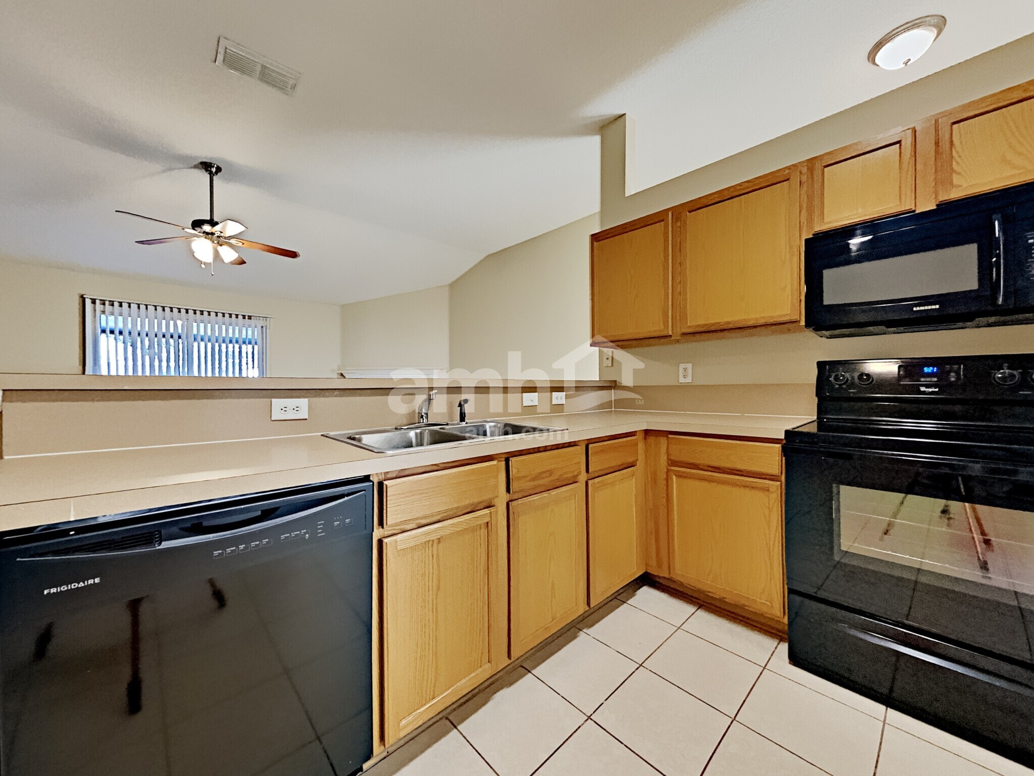 Building Photo - 3266 Woodglen Dr