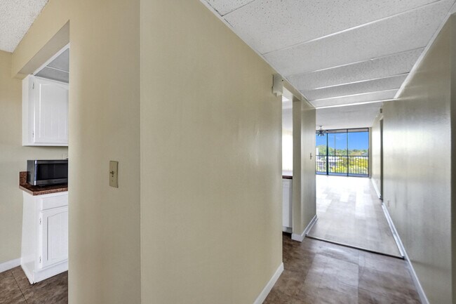 Building Photo - 12 Royal Palm Way