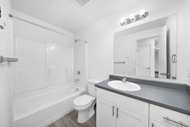 Building Photo - Beautiful Studio unit ready for you to cal...