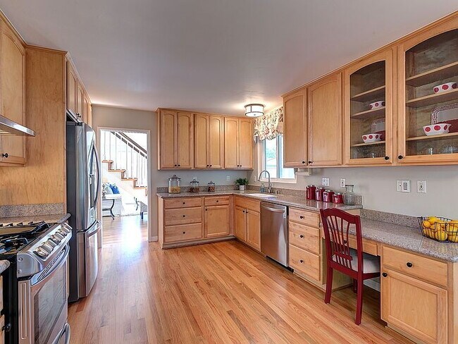 Building Photo - "Spacious 3-Bedroom Retreat with 2 Full Baths in Charming Pleasanton!"