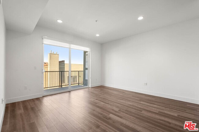 Building Photo - 1215 S Bedford St