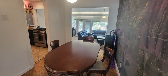 Building Photo - Aug. 2026 Pre-Lease Spacious 5-Bedroom Hom...