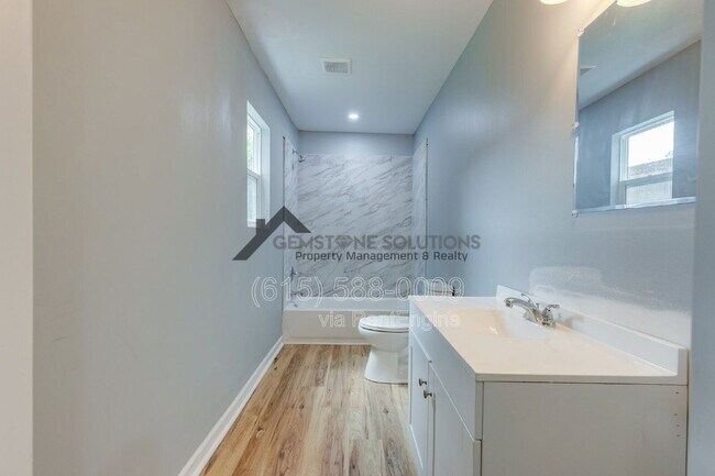 Building Photo - 2930 Primrose Cir