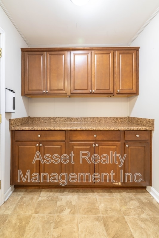 Building Photo - 11719 S Williamsburg Dr