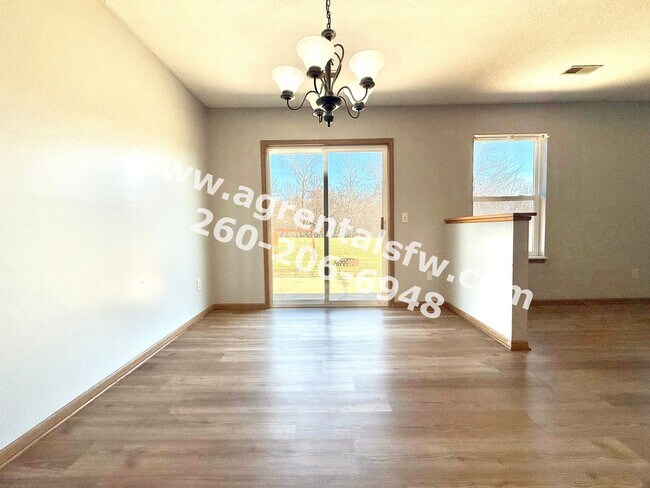 Building Photo - 3 Bedroom House