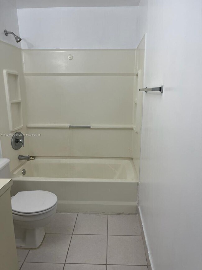 Building Photo - 8270 SW 149th Ct