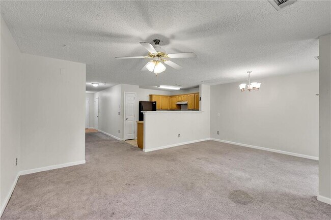 Building Photo - 6300 Hickory Ln Cir