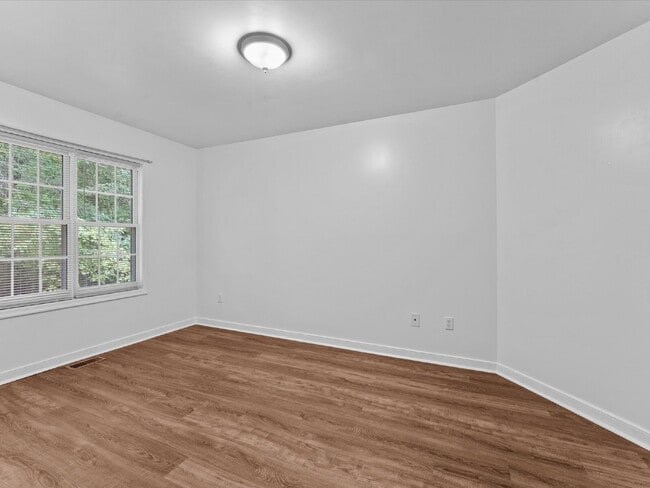 Building Photo - 5701 Hereld Green Dr