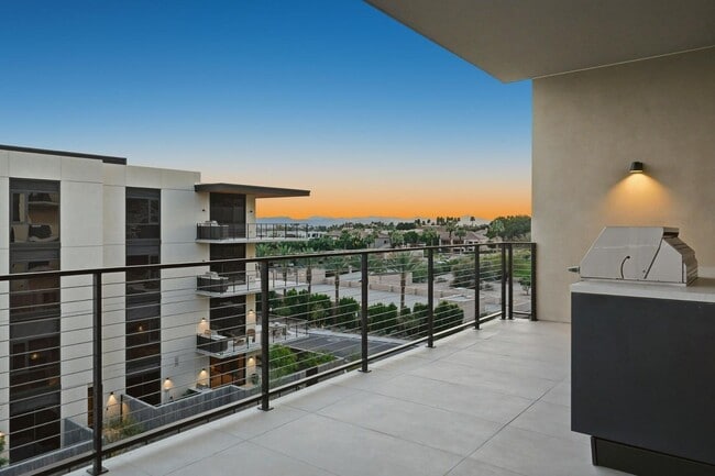 Building Photo - 4849 N Camelback Rdg Dr