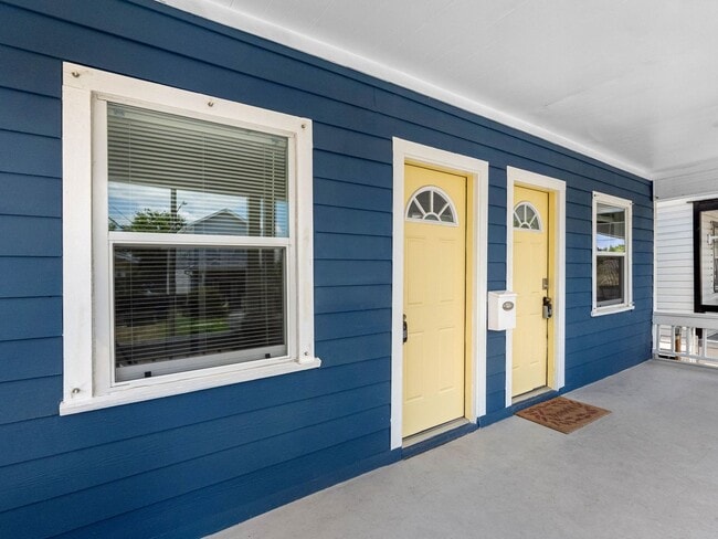 Building Photo - Affordable 3/1.5 West Tampa Home