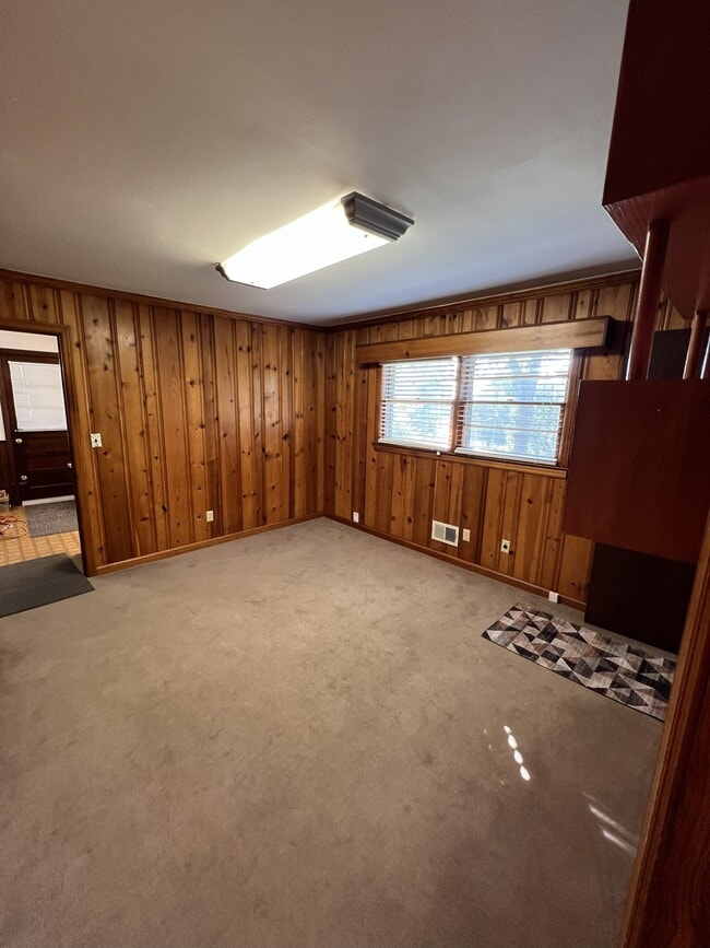 Building Photo - 3820 Orchard Rd SE