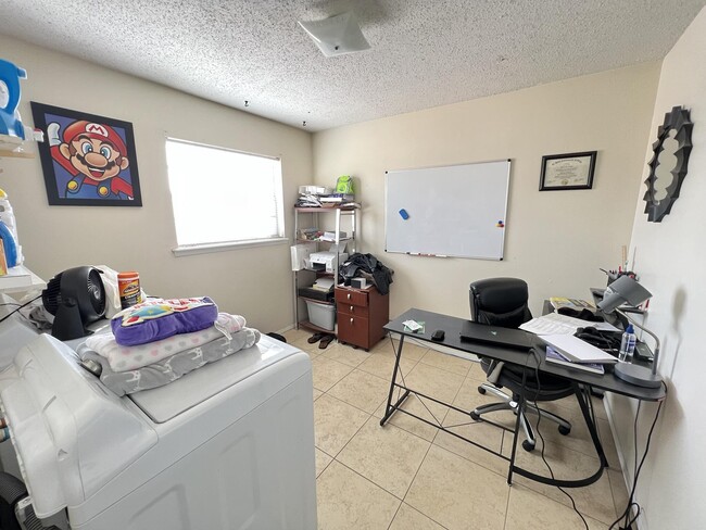 Building Photo - 9209 Darlina Dr