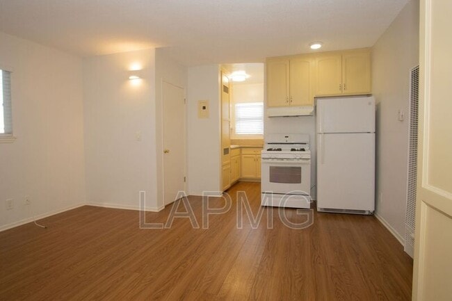 Building Photo - 2707 Pomeroy Ave
