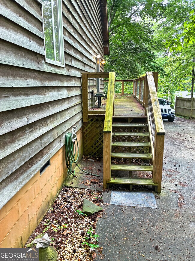 Building Photo - 465 Lakeside Trail