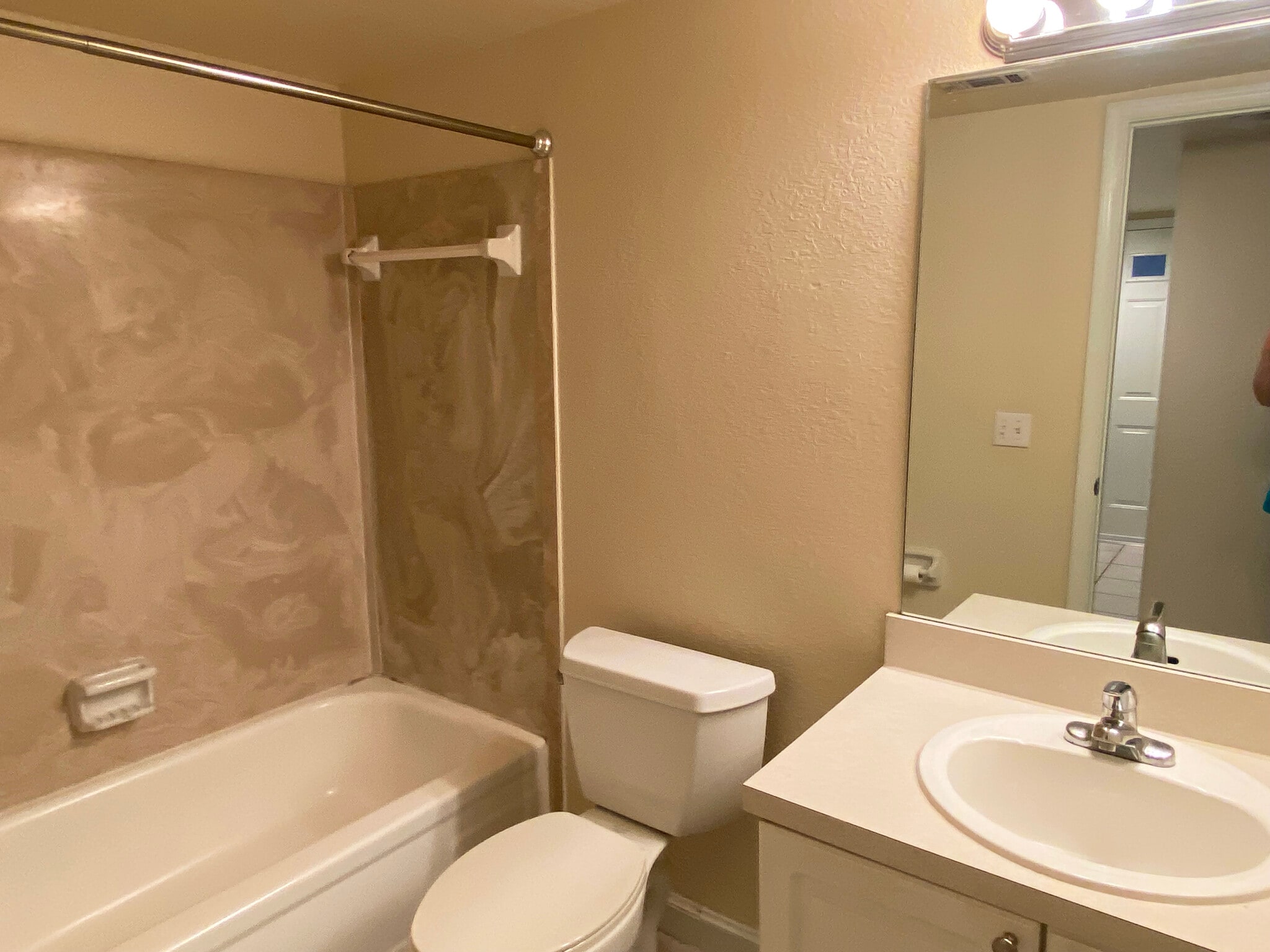 1st Floor Bath - 940 Douglas Ave
