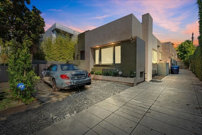 Building Photo - Modern 2BR Architectural + Rooftop in Prime West Hollywood