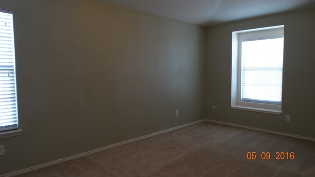 Building Photo - 2681 Calmwater Dr