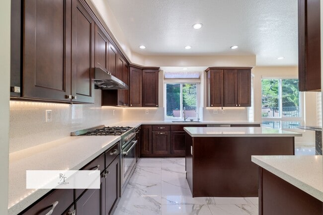 Building Photo - Stunning Remodeled Home in Walnut Valley U...