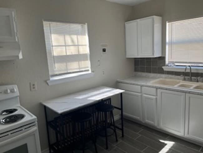 Building Photo - Charming & Efficient