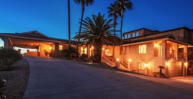 Building Photo - Golf Course Pool Home with 4 Bedrooms!