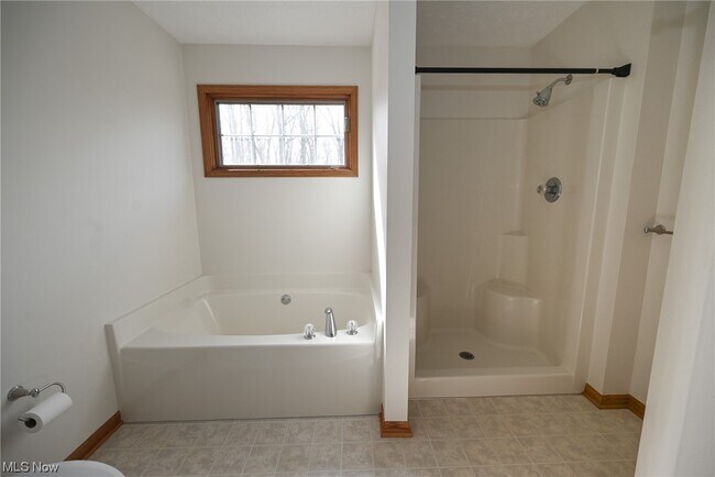 Building Photo - 320 Chadwick Dr
