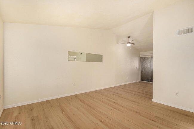 Building Photo - 461 W Holmes Ave