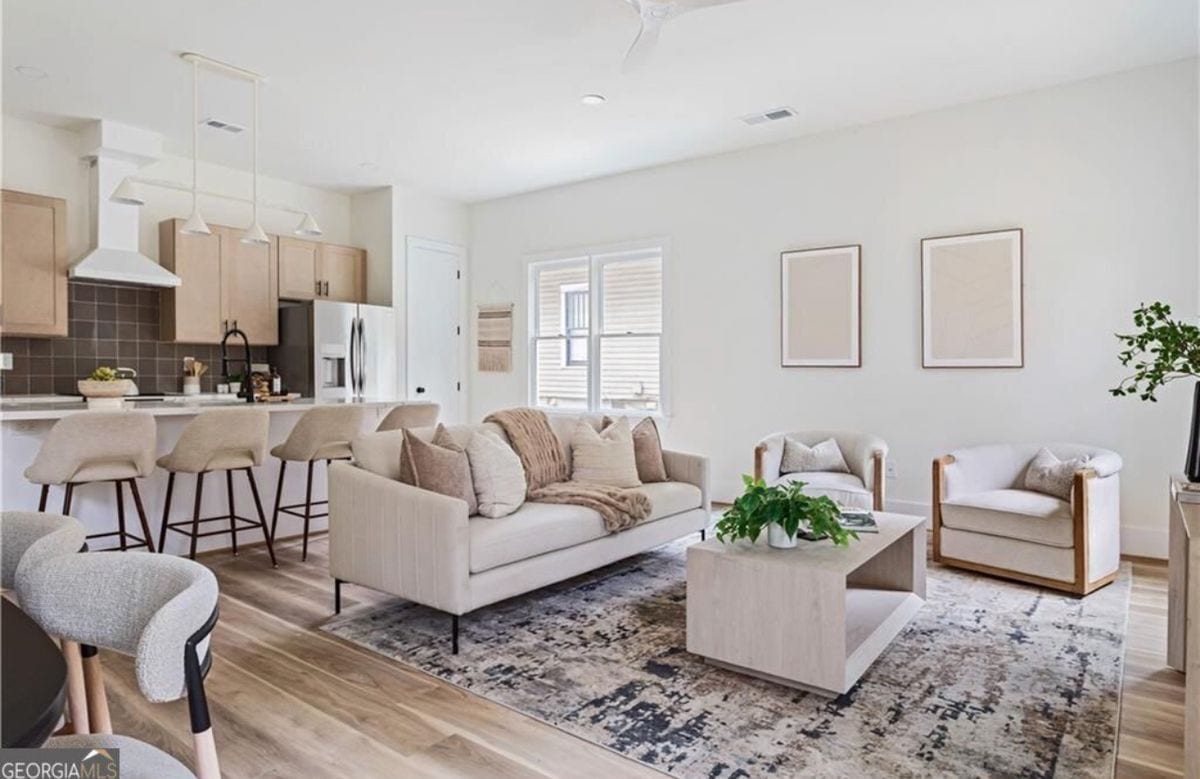 Building Photo - 1265 Oak St SW