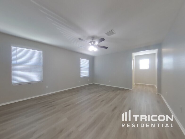 Building Photo - 16562 W Sierra St