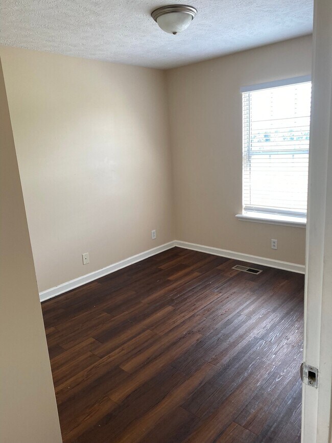 Building Photo - 623 Legacy Dr