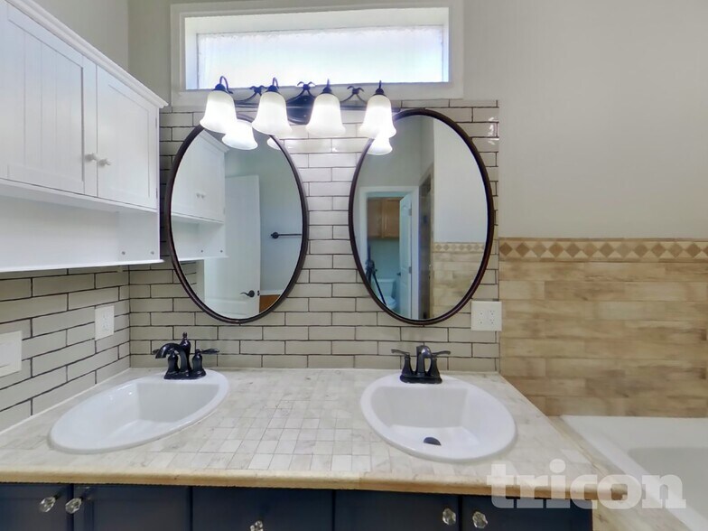 Building Photo - 1668 Woodland Dr