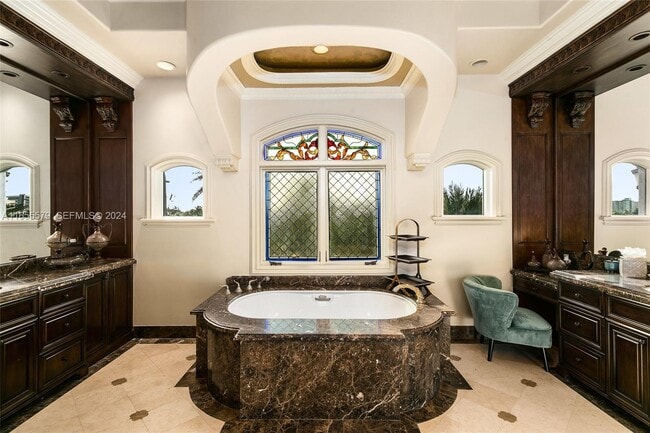 Building Photo - 2306 Bay Dr