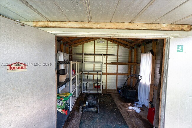 Building Photo - 618 SW Ray Ave